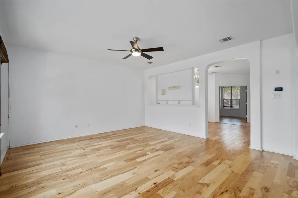 607 Yosemite Trail Taylor TX 76574