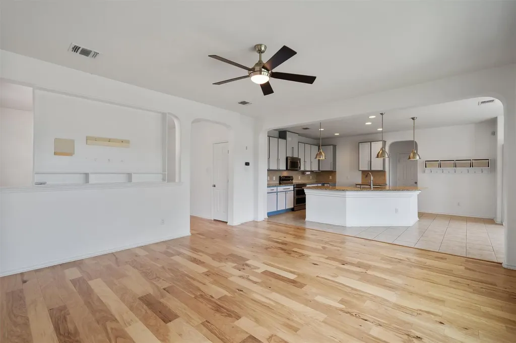 607 Yosemite Trail Taylor TX 76574