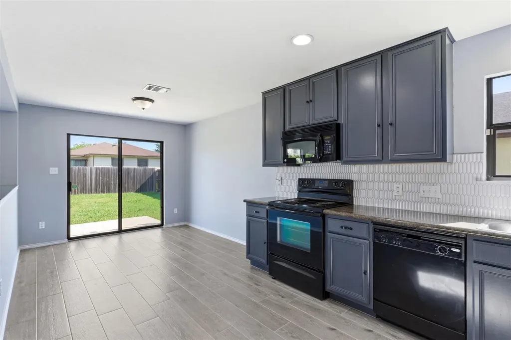 602 Yosemite Trail Taylor TX 76574