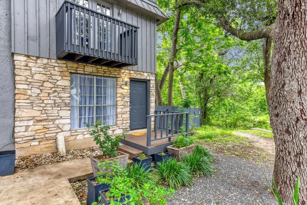 1912 Lightsey Road Austin TX 78704
