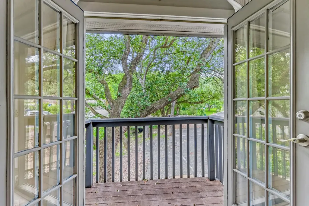 1912 Lightsey Road Austin TX 78704