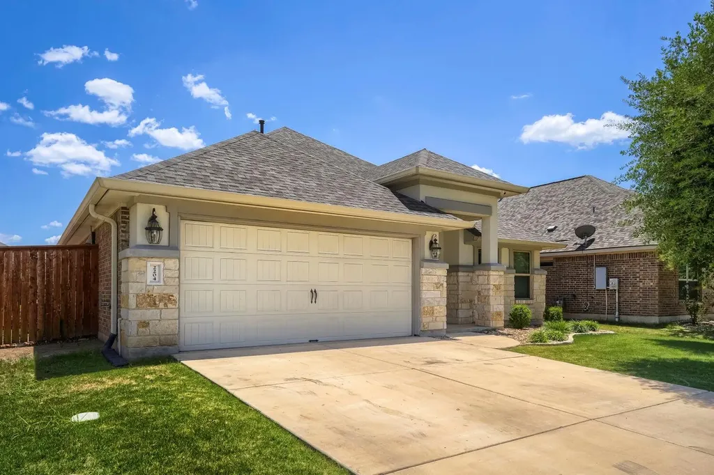 2204 Bonavista Way Leander TX 78641