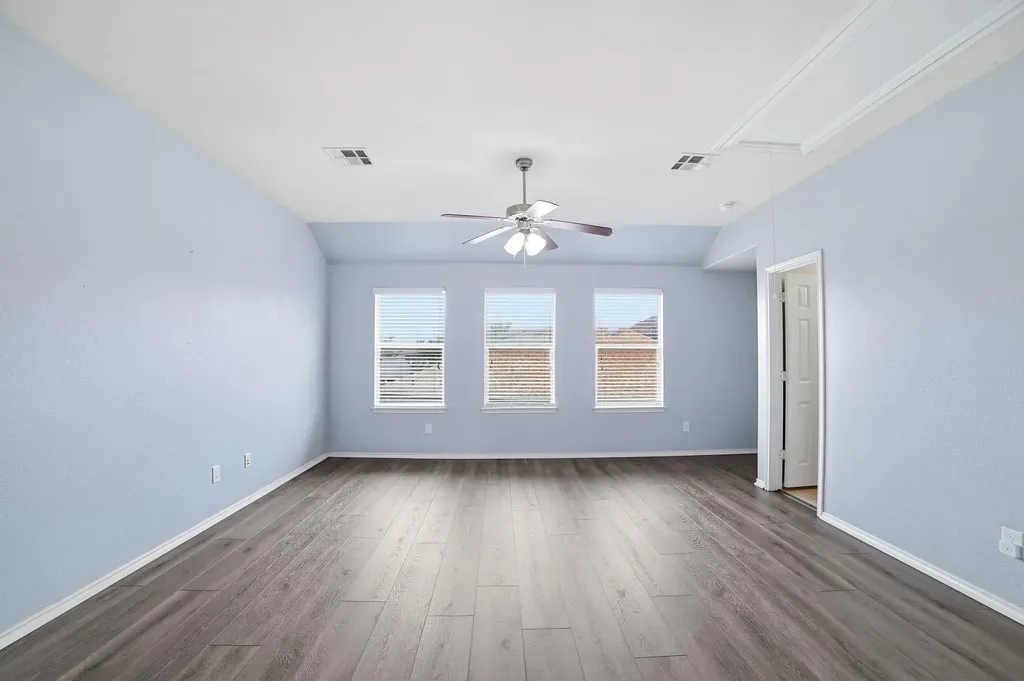 316 Housefinch Loop Leander TX 78641