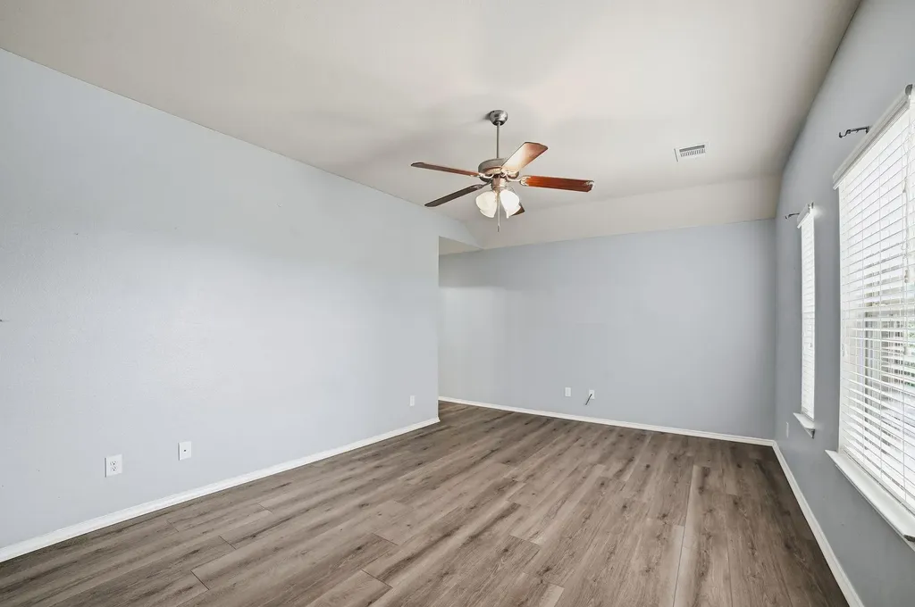 316 Housefinch Loop Leander TX 78641