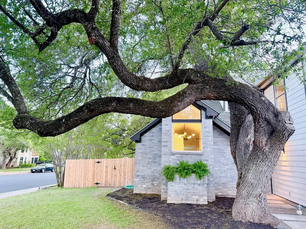 8301 Mendota Cove Austin TX 78717