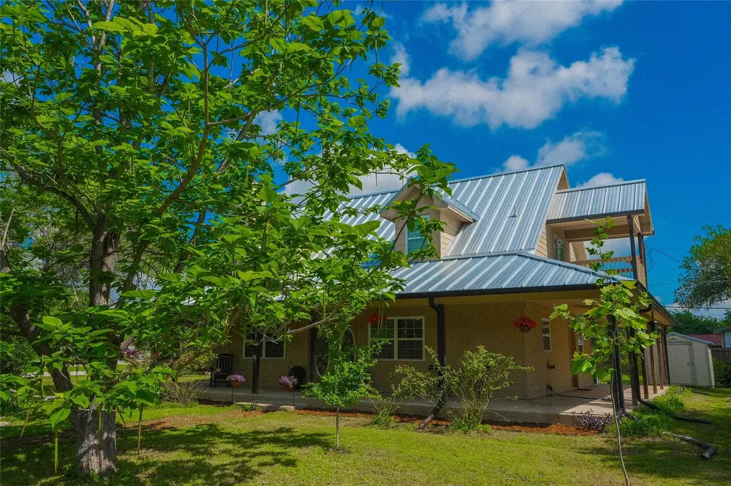 201 E Eggleston Street Manor TX 78653
