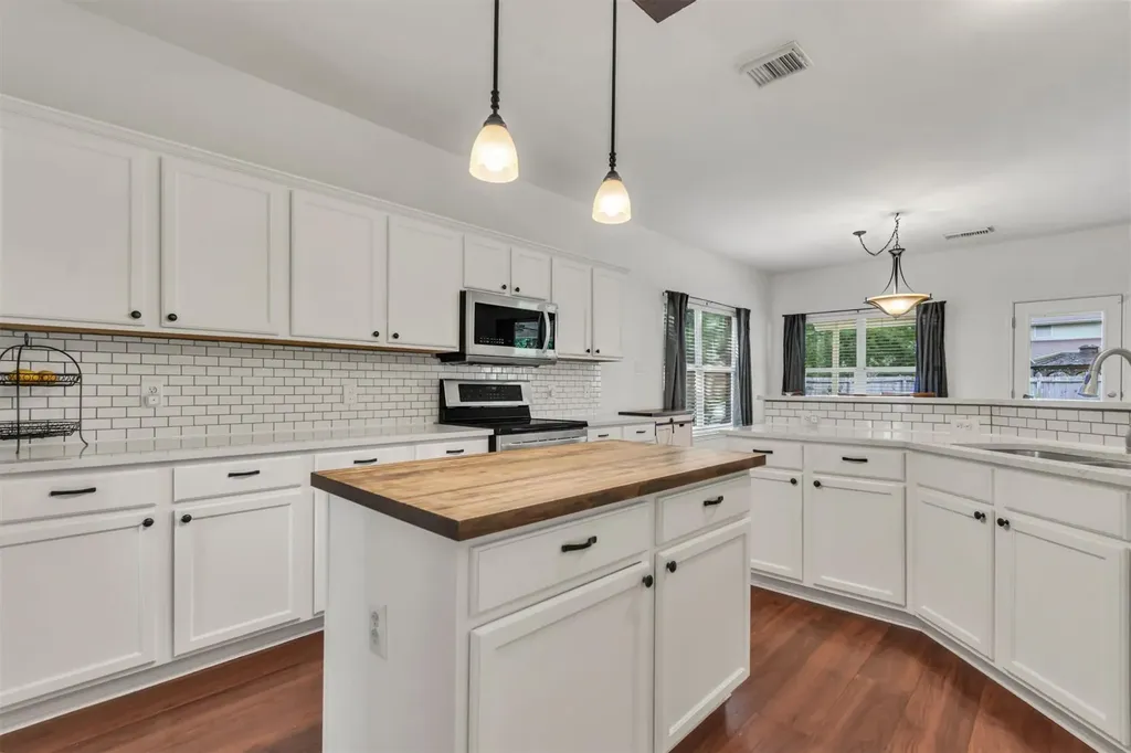 130 Clover Leaf Cove Buda TX 78610
