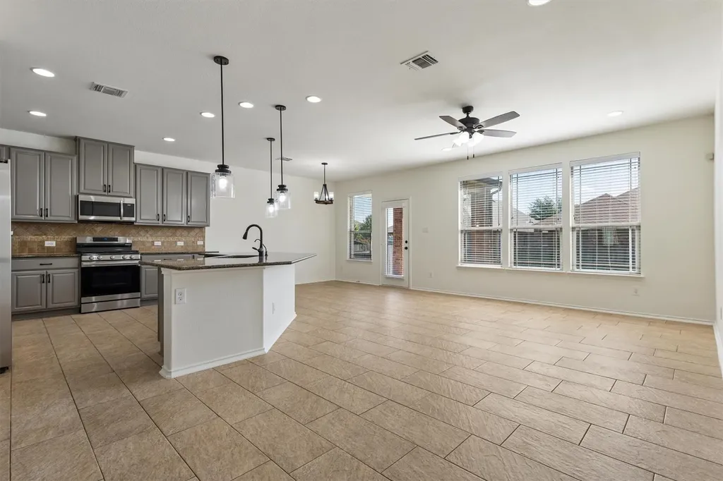 1408 Reklaw Lane Leander TX 78641