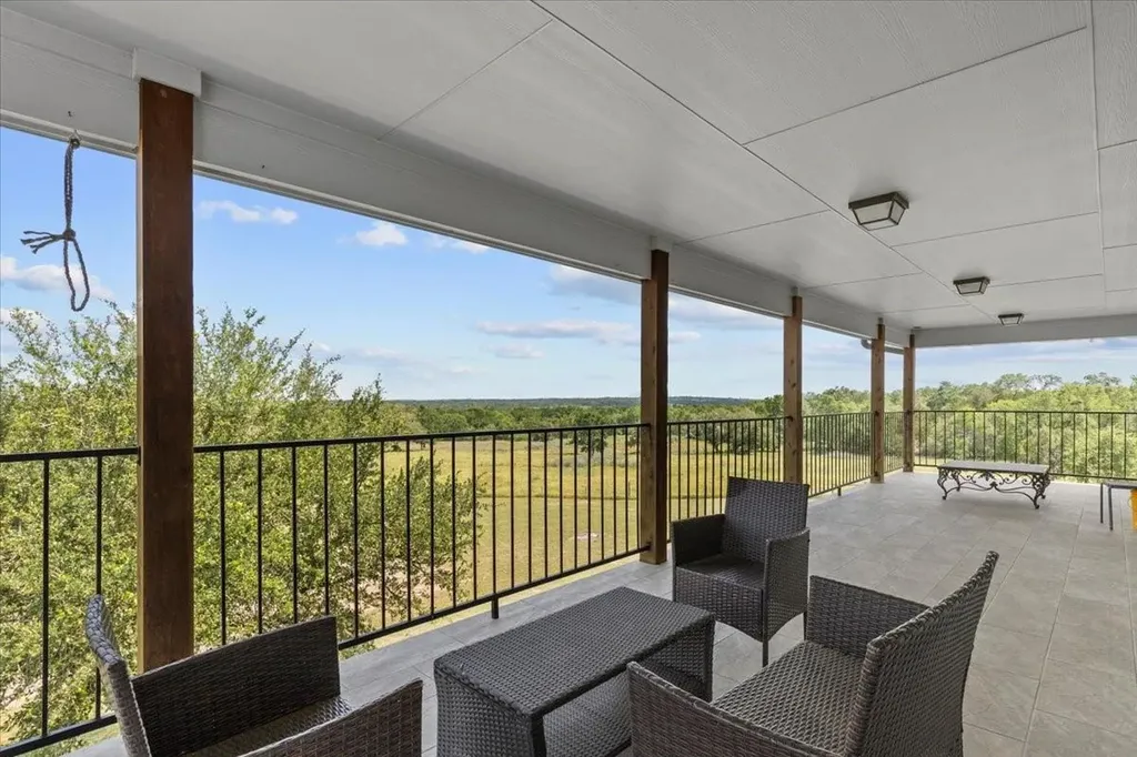 1883 Watterson Road Red Rock TX 78662