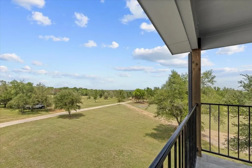 1883 Watterson Road Red Rock TX 78662