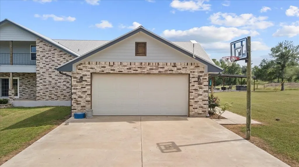 1883 Watterson Road Red Rock TX 78662