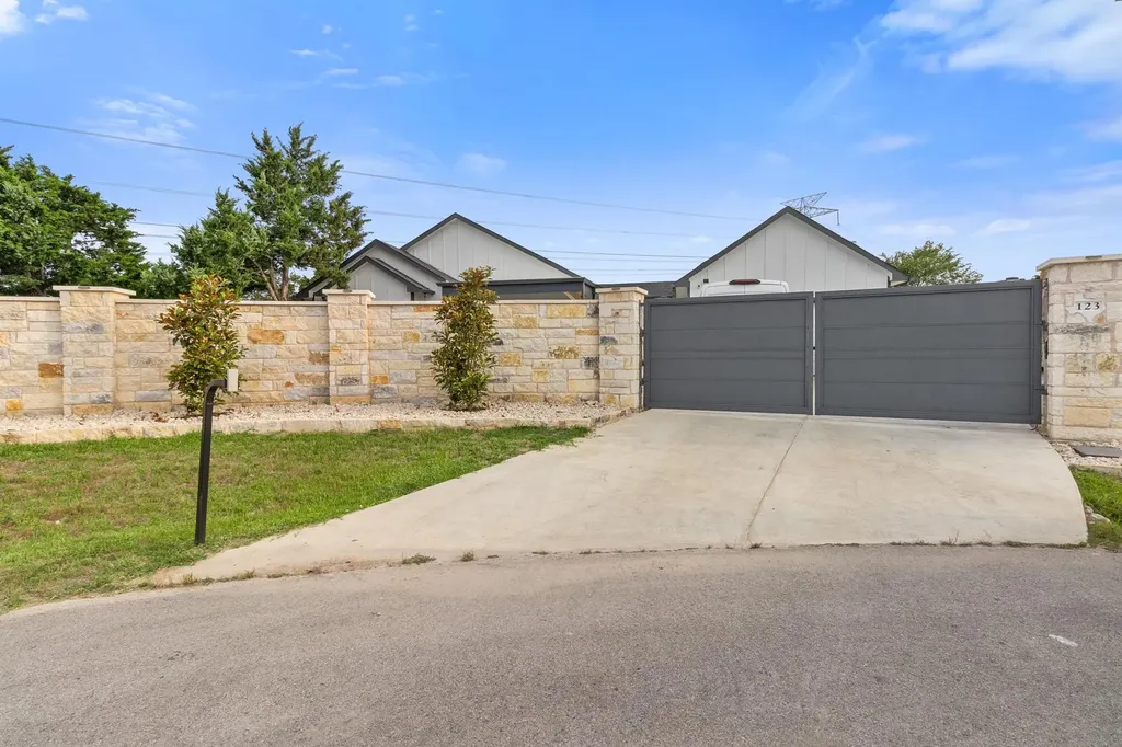 123 Zacate Street Elgin TX 78621