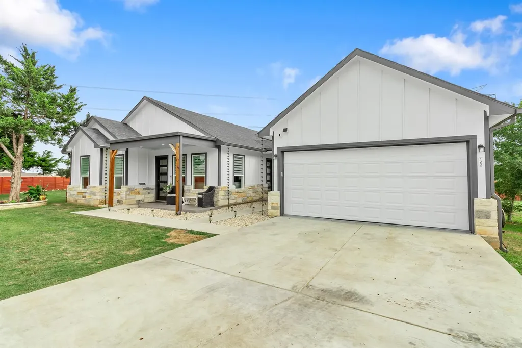 123 Zacate Street Elgin TX 78621