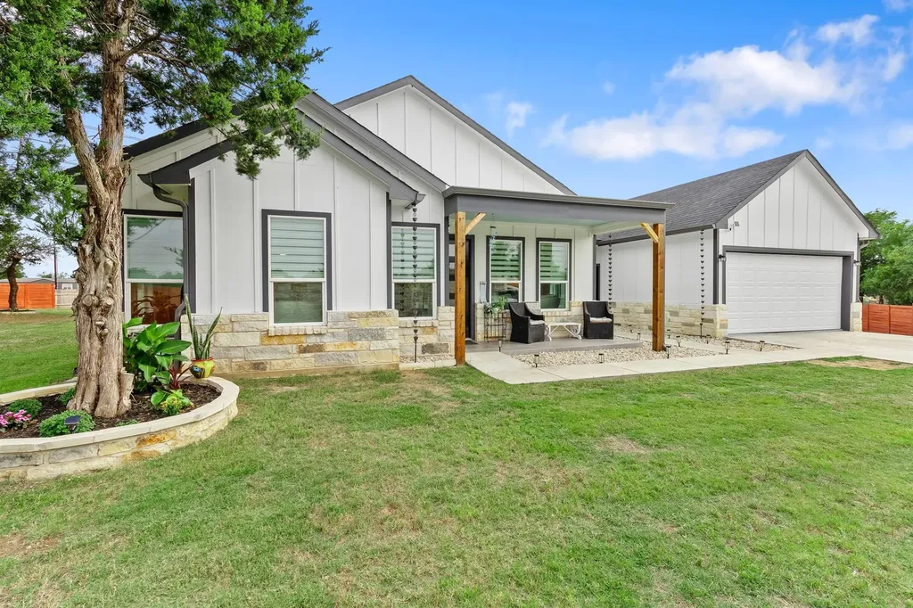 123 Zacate Street Elgin TX 78621