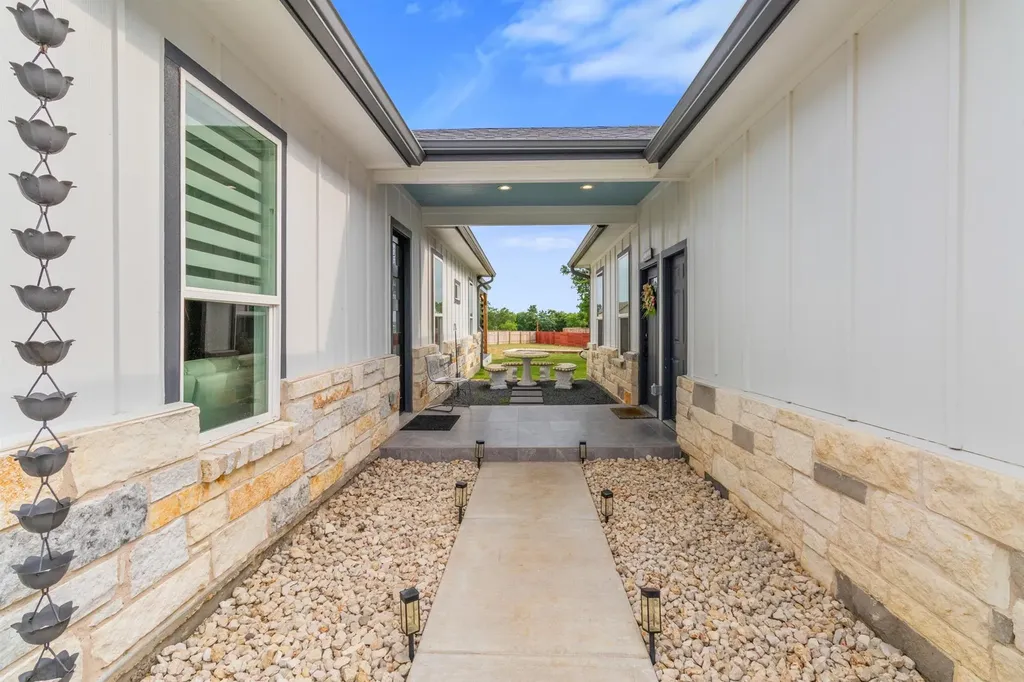 123 Zacate Street Elgin TX 78621