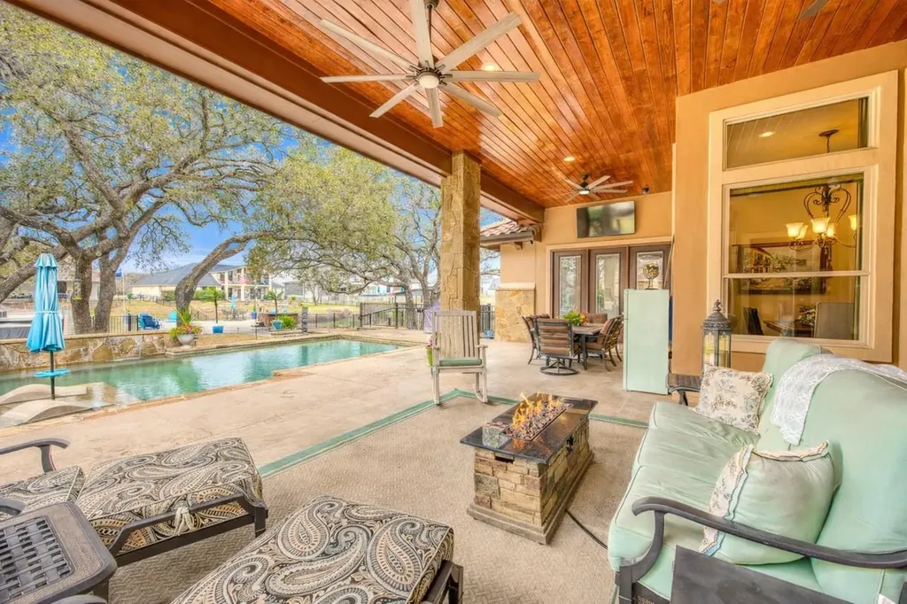 178 Sleepy Oaks Drive Kingsland TX 78639