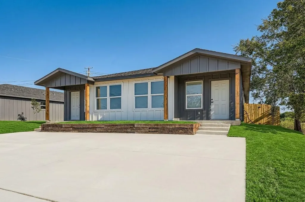111 Fisher Street Elgin TX 78621