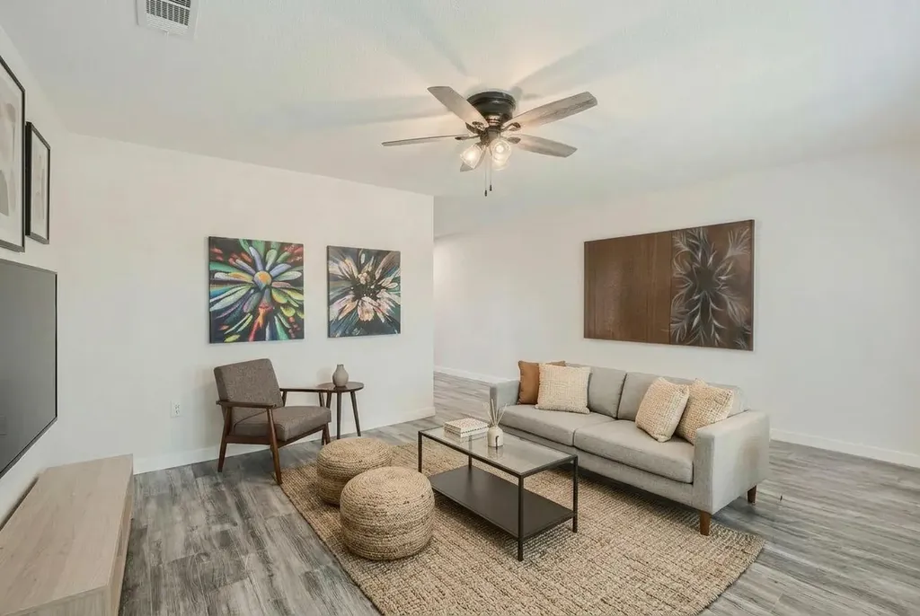 111 Fisher Street Elgin TX 78621