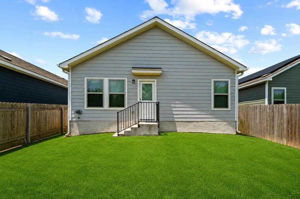 7400 Tonka Lane Austin TX 78744
