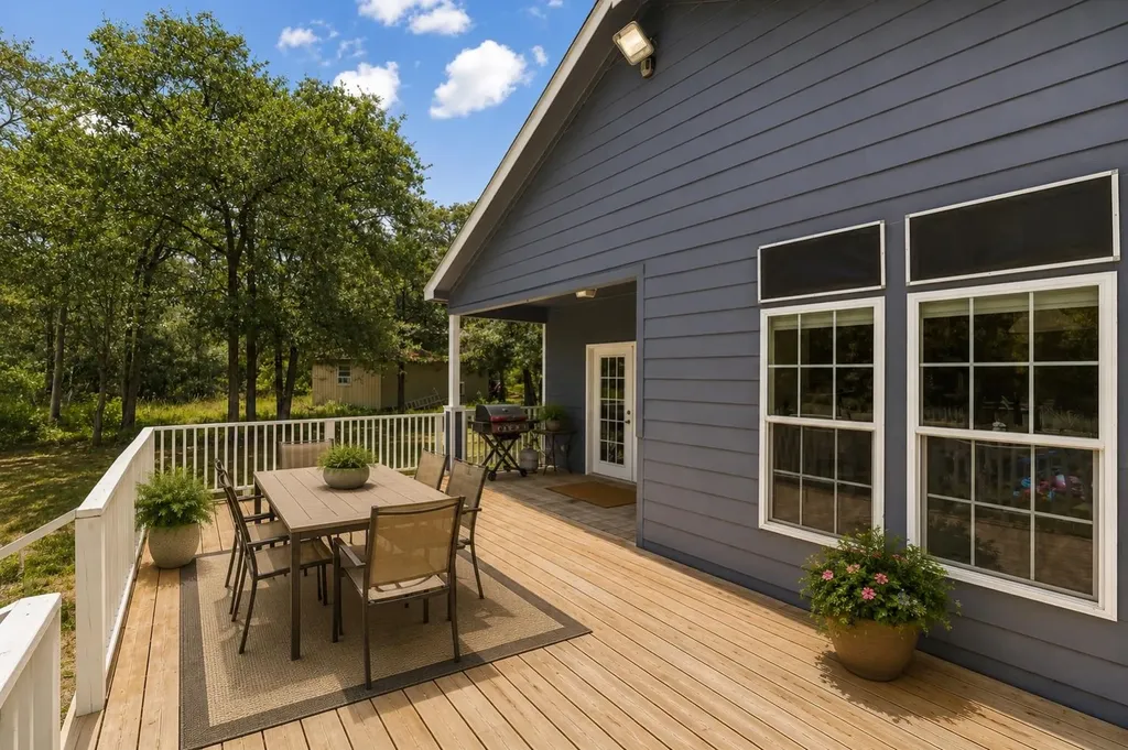 260 Dickerson Lane Elgin TX 78621