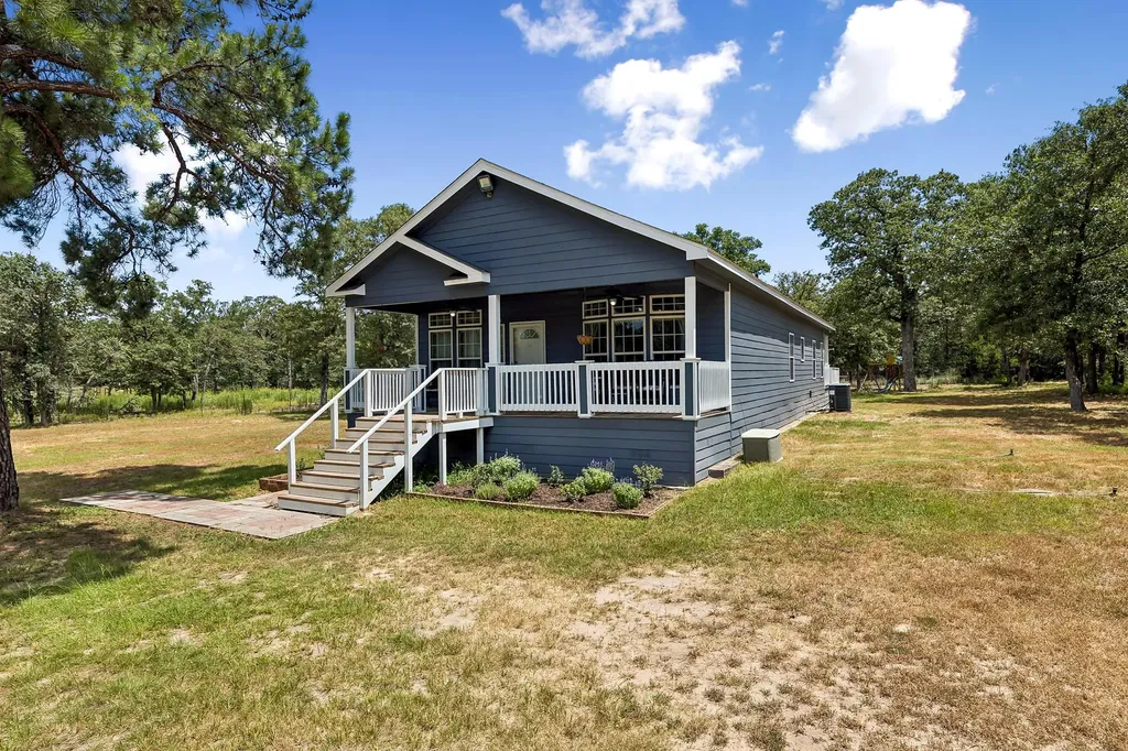 260 Dickerson Lane Elgin TX 78621