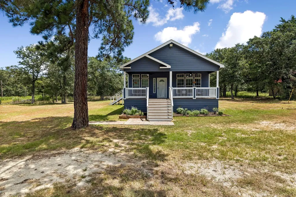 260 Dickerson Lane Elgin TX 78621