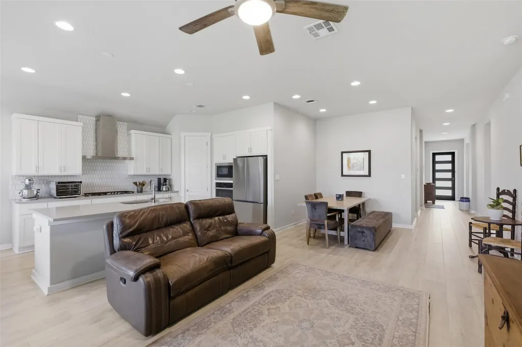 461 Coyote Creek Way Kyle TX 78640