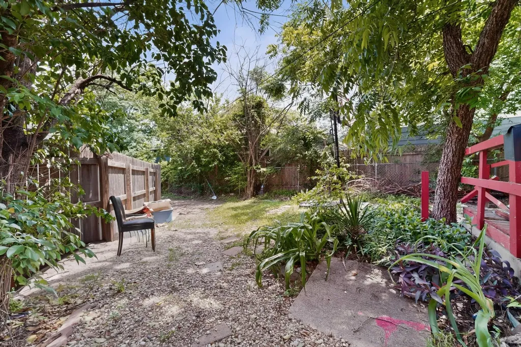 1302 1/2 Walnut Avenue E Austin TX 78702