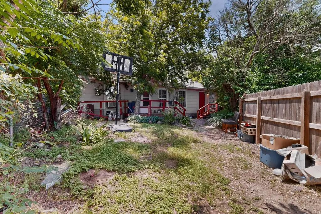 1302 1/2 Walnut Avenue E Austin TX 78702