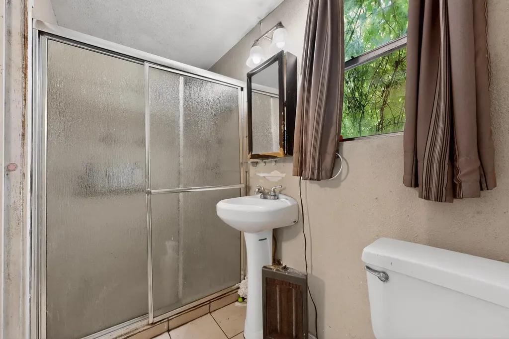 1302 1/2 Walnut Avenue E Austin TX 78702