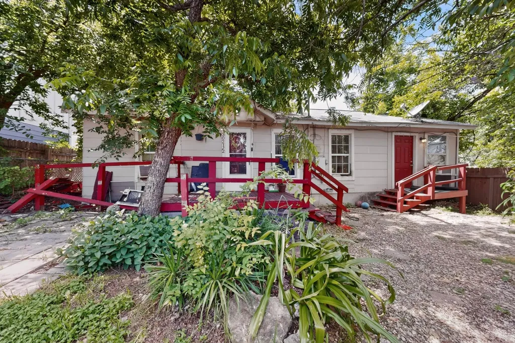 1302 1/2 Walnut Avenue E Austin TX 78702