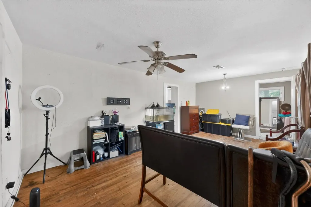 1302 1/2 Walnut Avenue E Austin TX 78702