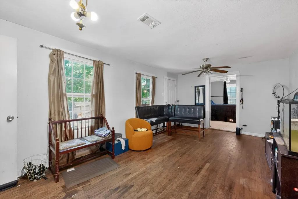 1302 1/2 Walnut Avenue E Austin TX 78702