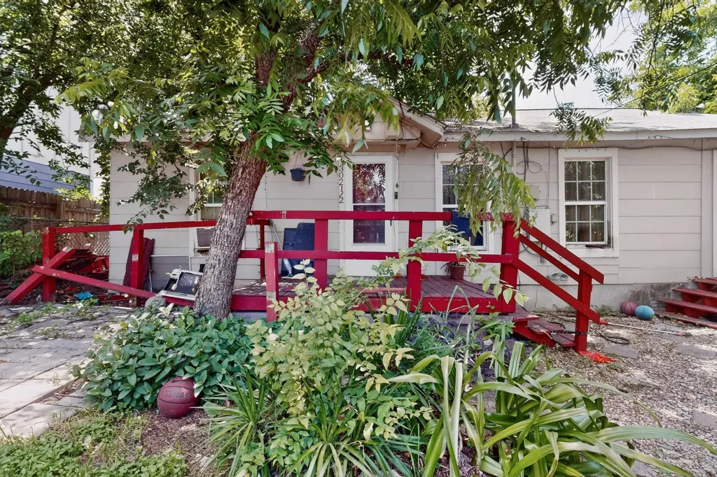 1302 1/2 Walnut Avenue E Austin TX 78702