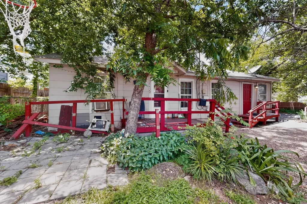 1302 1/2 Walnut Avenue E Austin TX 78702