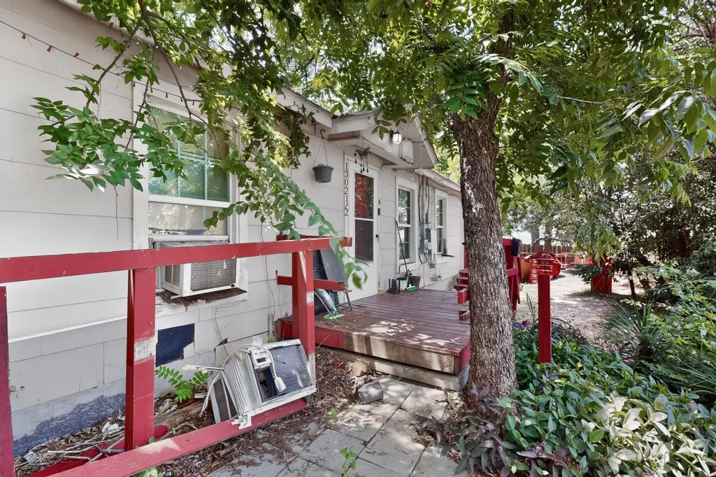 1302 1/2 Walnut Avenue E Austin TX 78702