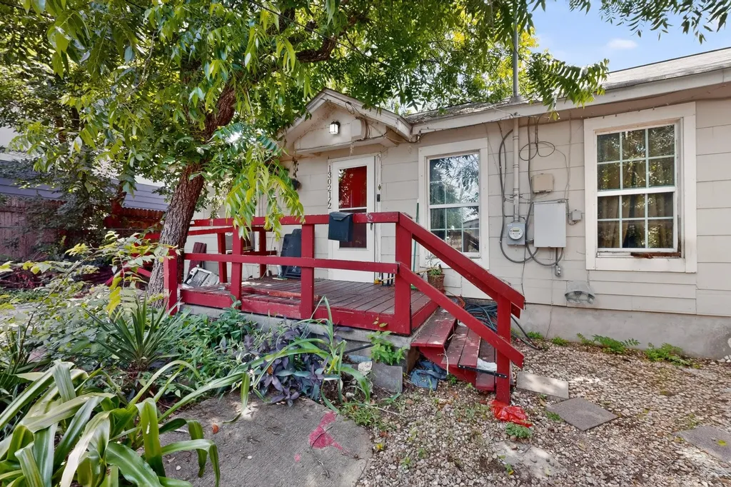 1302 1/2 Walnut Avenue E Austin TX 78702