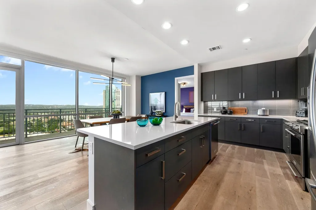 222 West Avenue Austin TX 78701