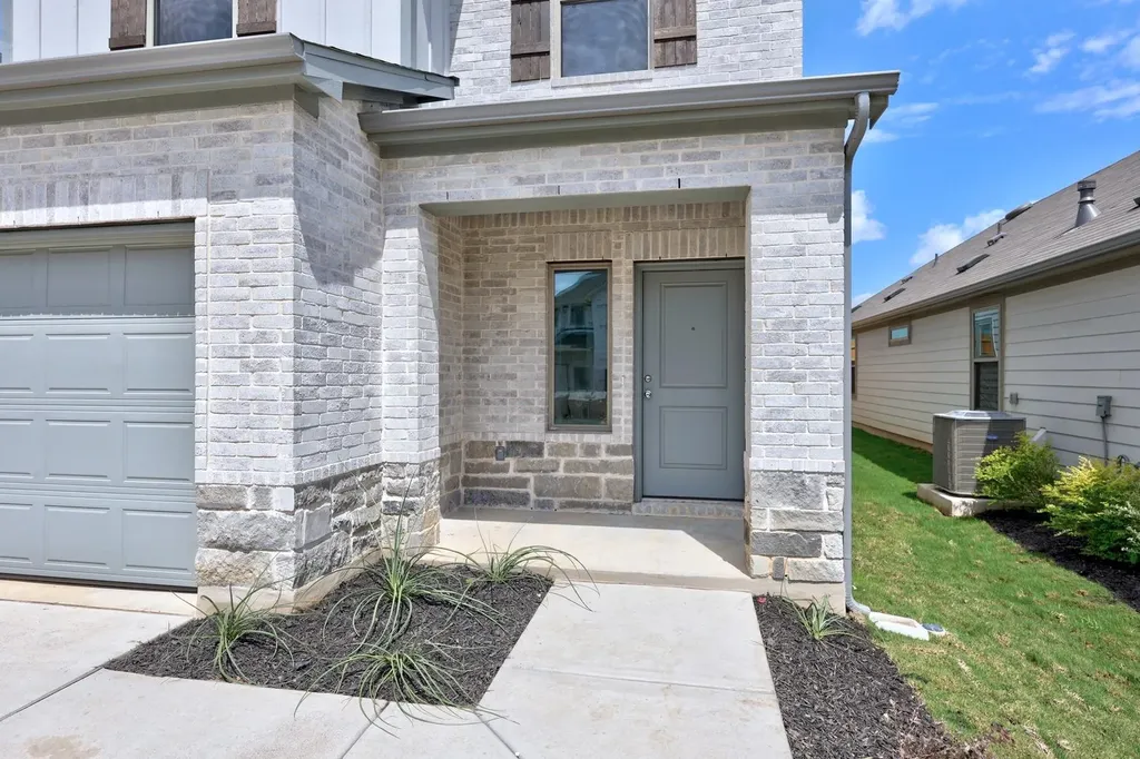 206 Hornet Street Elgin TX 78621