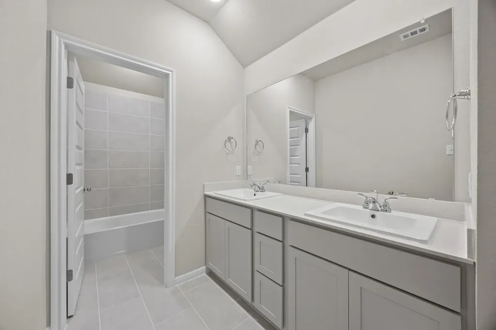 206 Hornet Street Elgin TX 78621