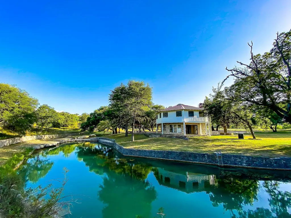 105 Majestic Hills Blanco TX 78606