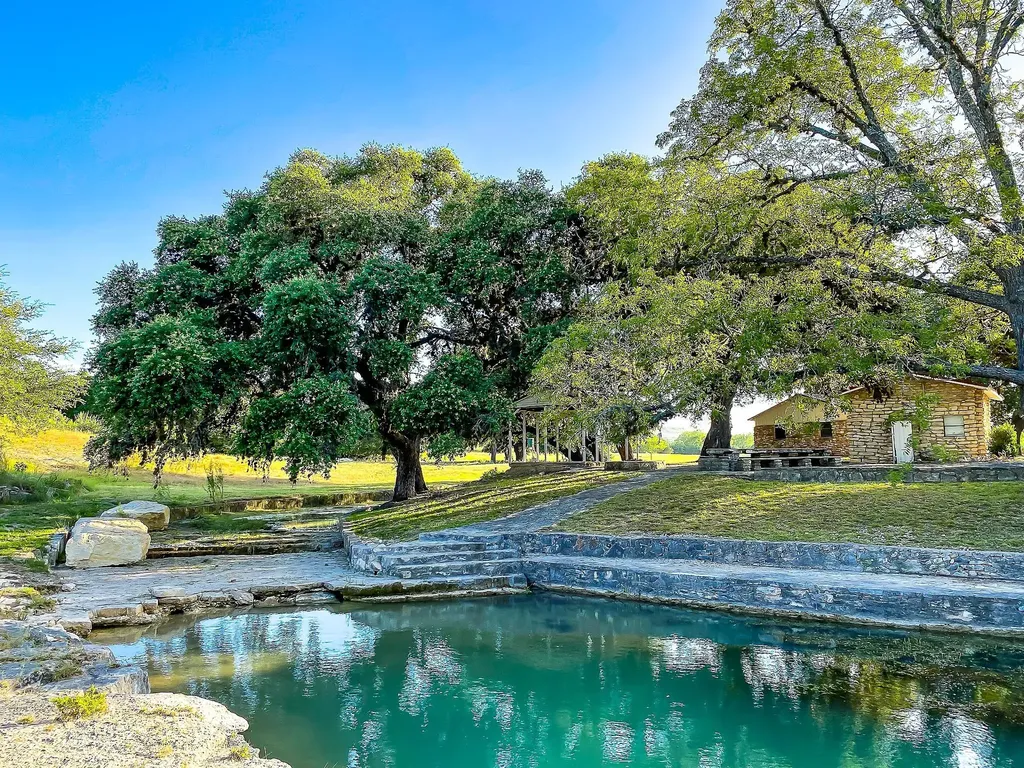 105 Majestic Hills Blanco TX 78606