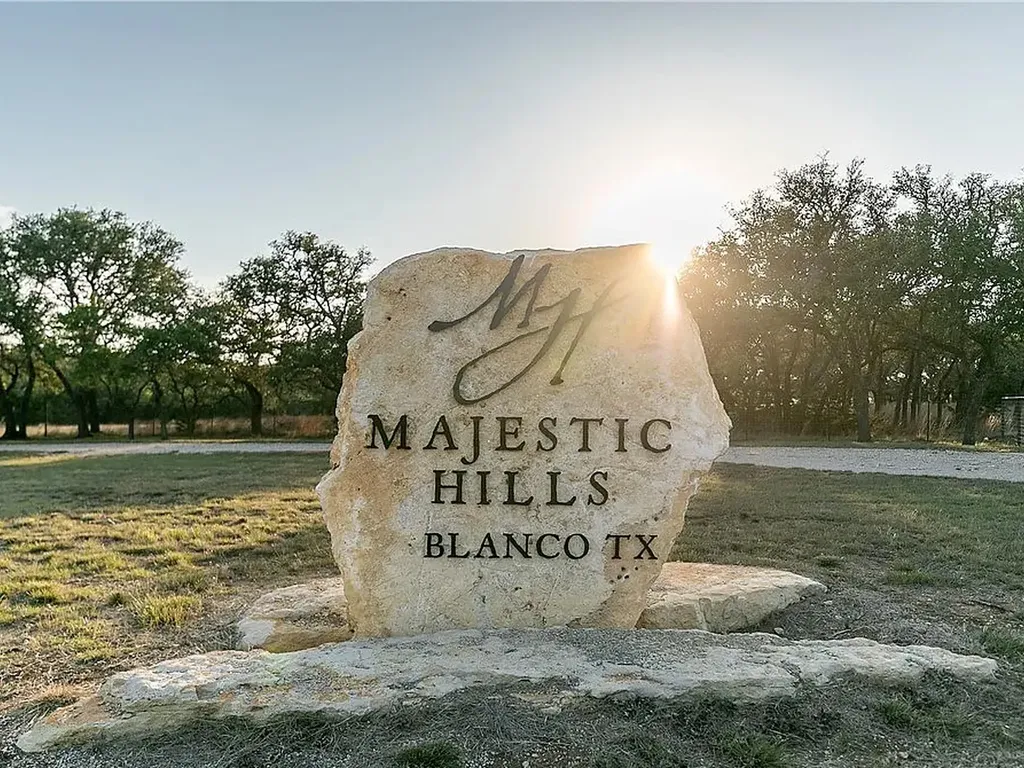 105 Majestic Hills Blanco TX 78606