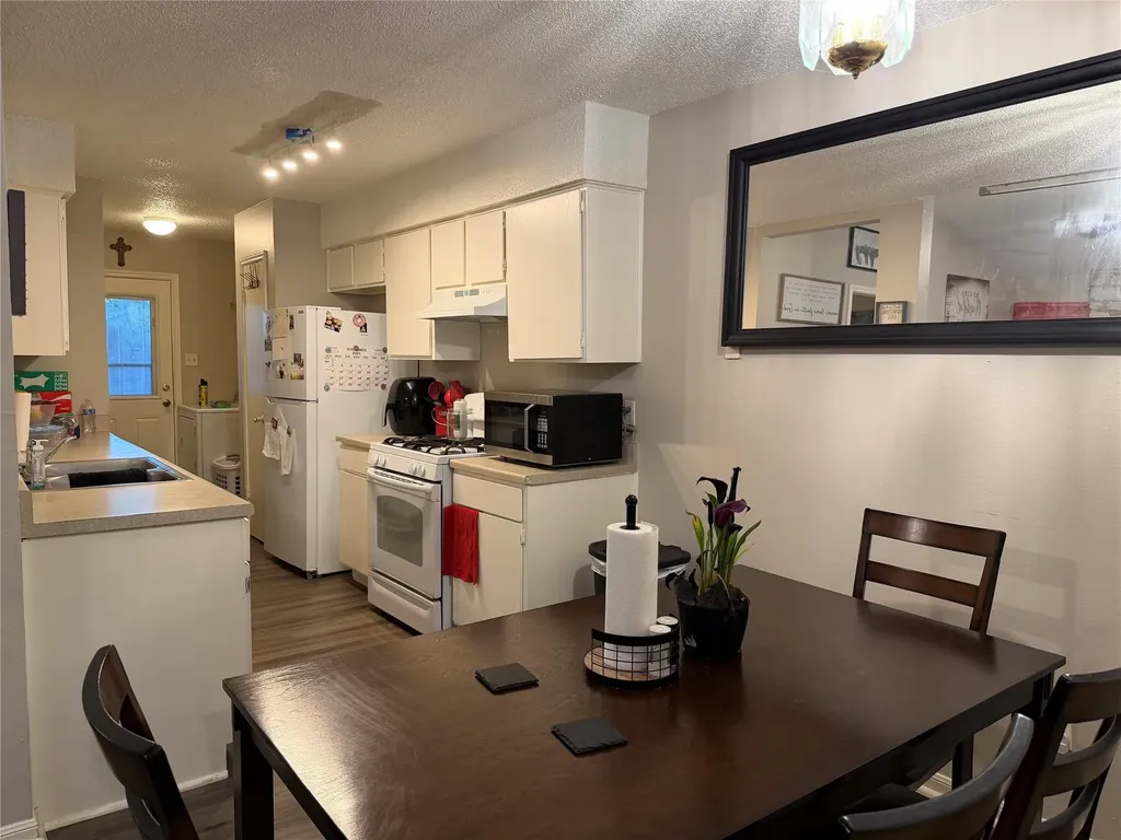 1910 Margalene Way Austin TX 78728