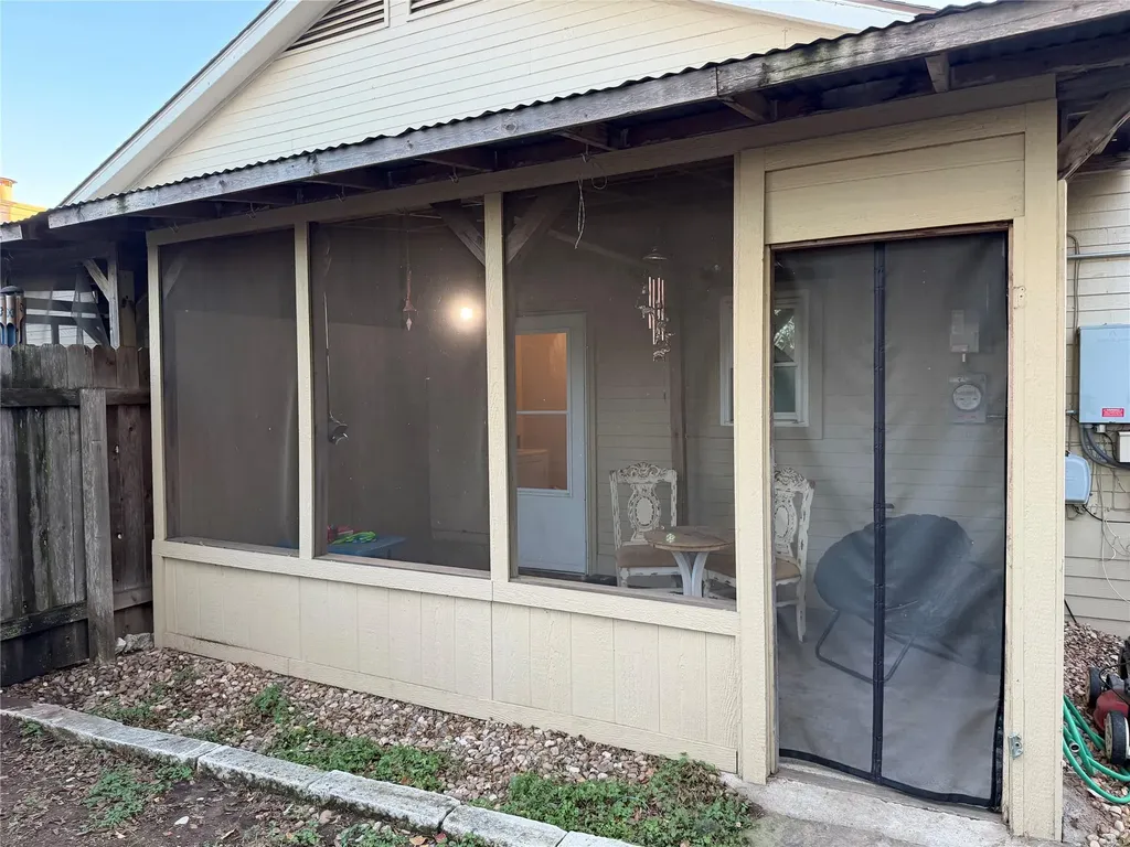 1910 Margalene Way Austin TX 78728