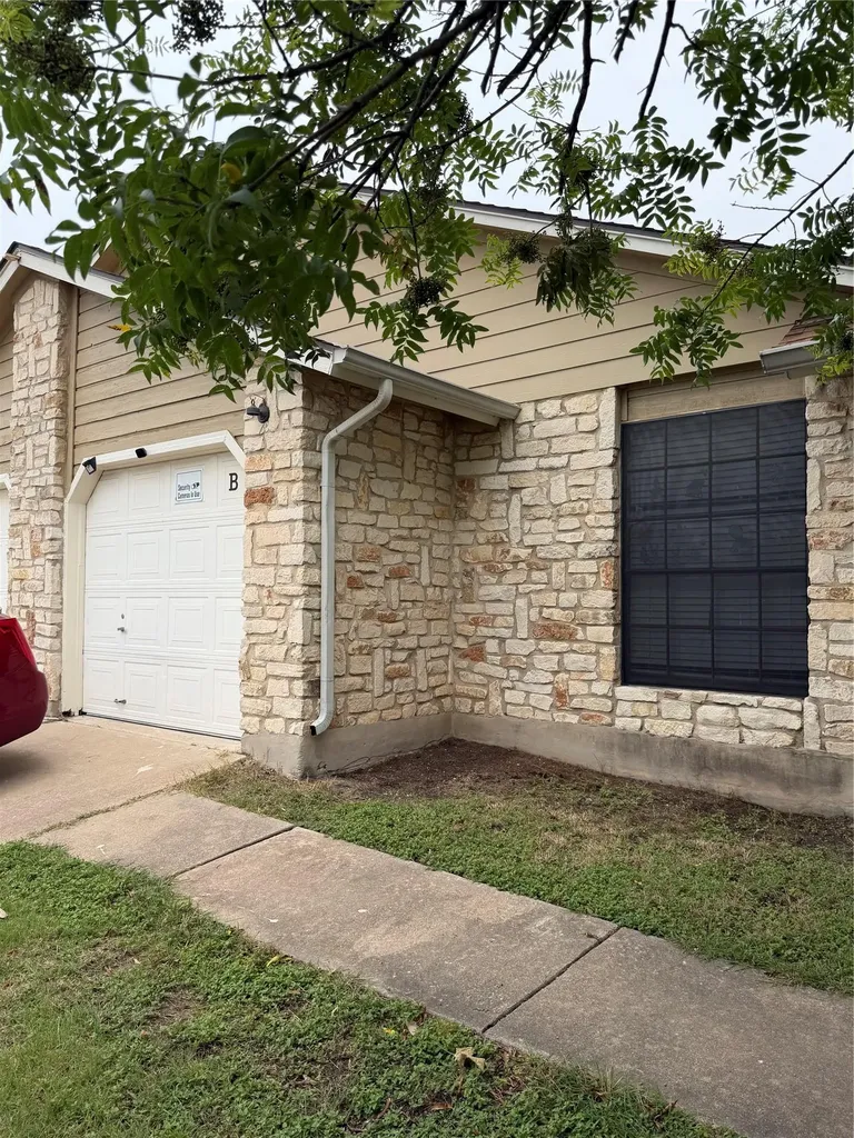 1910 Margalene Way Austin TX 78728