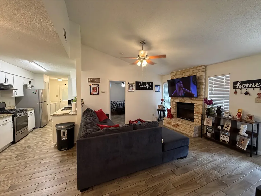 1910 Margalene Way Austin TX 78728