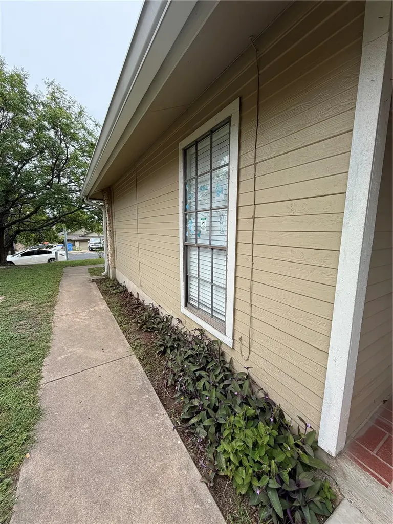 1910 Margalene Way Austin TX 78728