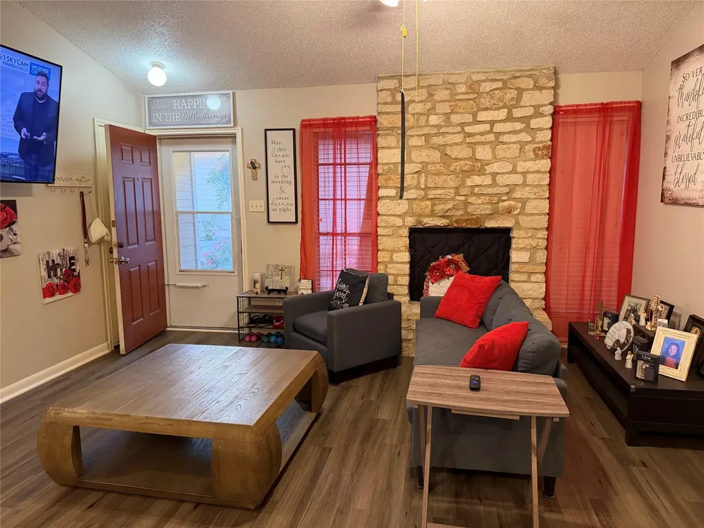 1910 Margalene Way Austin TX 78728