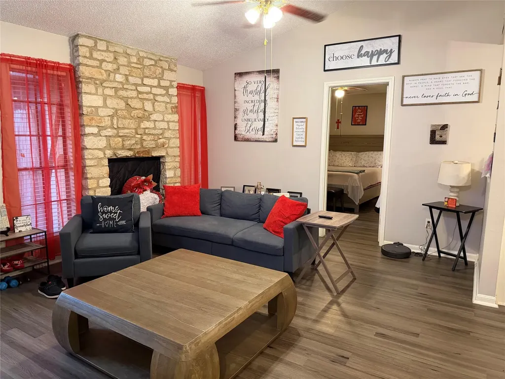 1910 Margalene Way Austin TX 78728